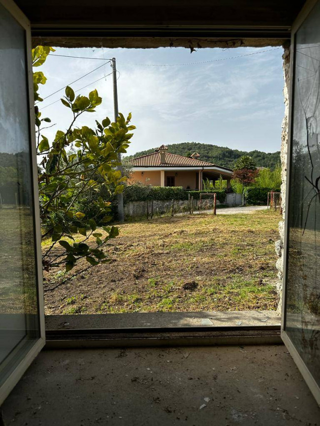 farmhouse for sale in Rocca d'Arce