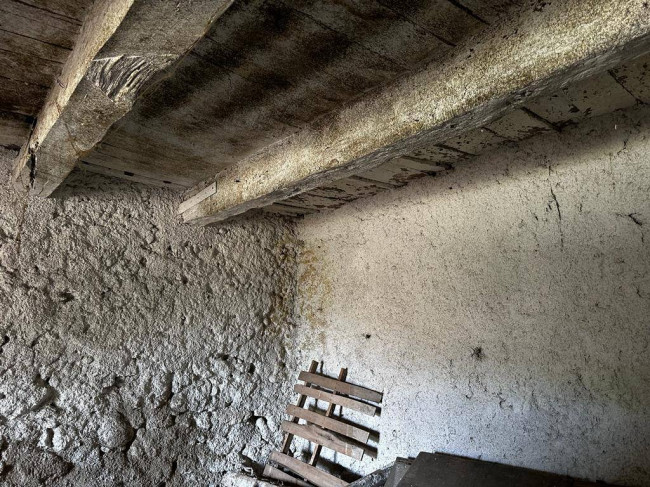 farmhouse for sale in Rocca d'Arce