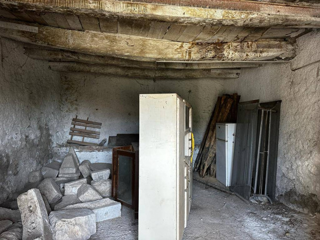 farmhouse for sale in Rocca d'Arce