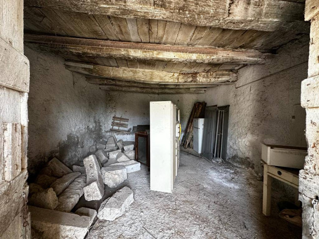 farmhouse for sale in Rocca d'Arce