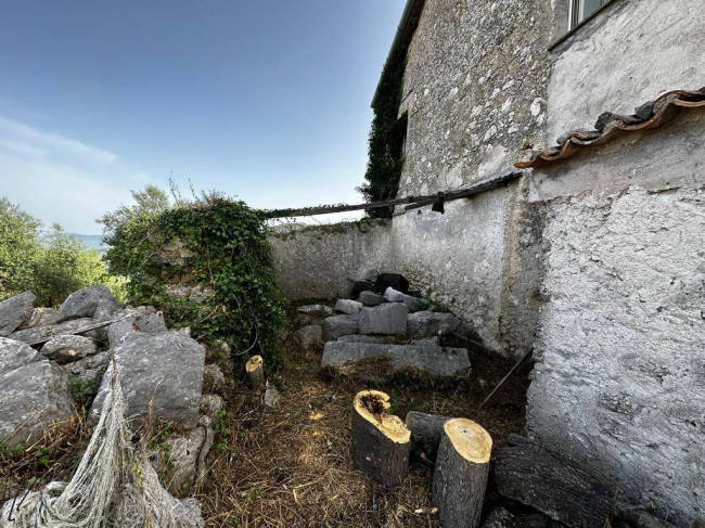 farmhouse for sale in Rocca d'Arce