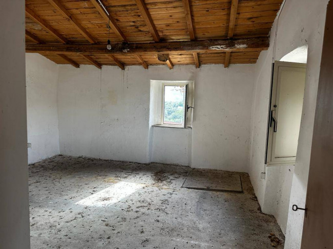 farmhouse for sale in Rocca d'Arce