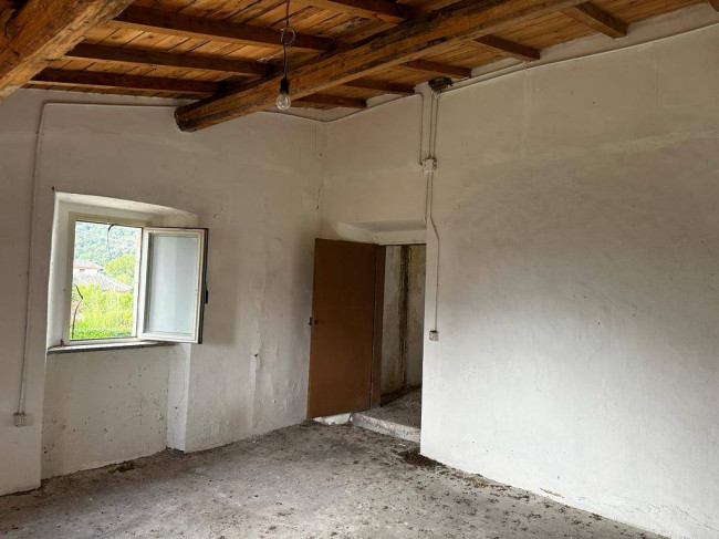 farmhouse for sale in Rocca d'Arce