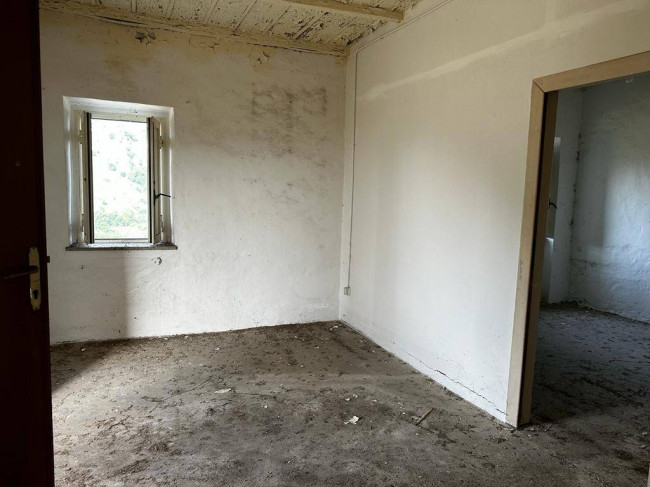 farmhouse for sale in Rocca d'Arce