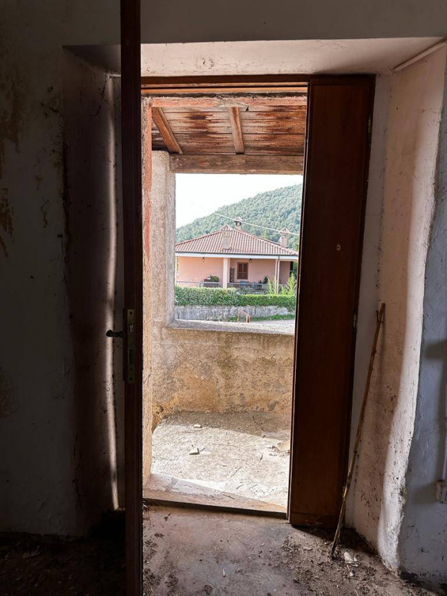 farmhouse for sale in Rocca d'Arce