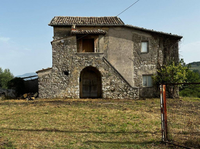 Casale di campagna in vendita a Rocca d'Arce