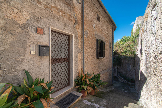 typical historical house for sale in Roccasecca