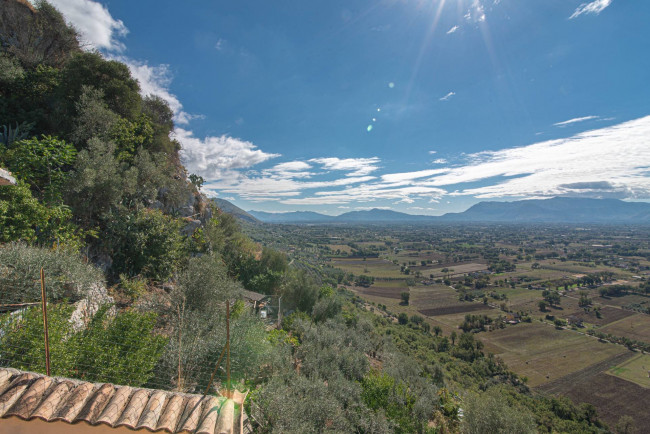 typical historical house for sale in Roccasecca