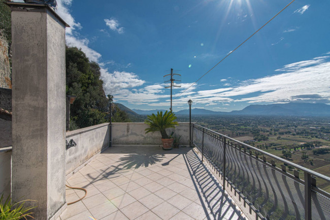 typical historical house for sale in Roccasecca