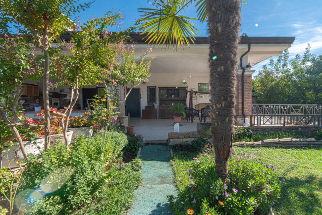 detached house for sale in Arce
