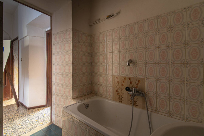 typical historical house for sale in Pescosolido