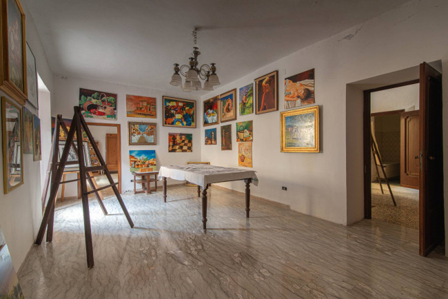 typical historical house for sale in Pescosolido