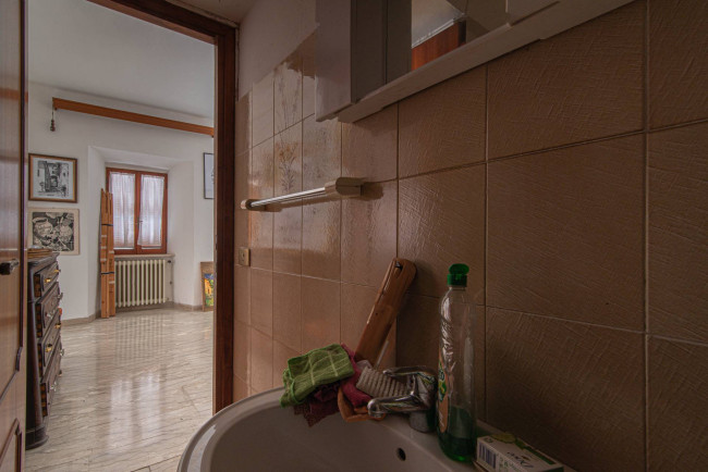 typical historical house for sale in Pescosolido