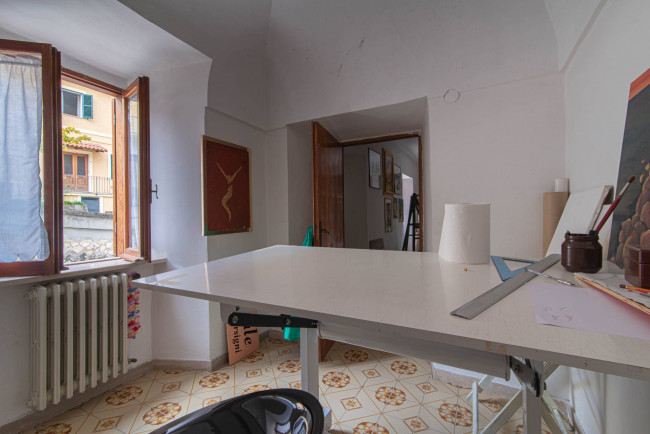 typical historical house for sale in Pescosolido