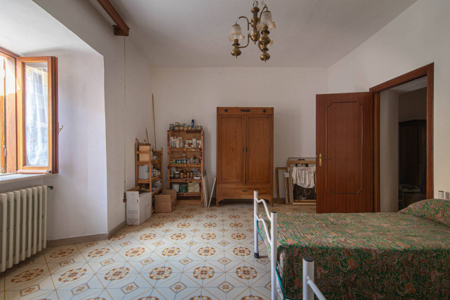 typical historical house for sale in Pescosolido