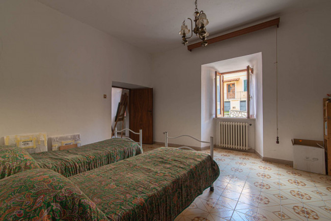typical historical house for sale in Pescosolido