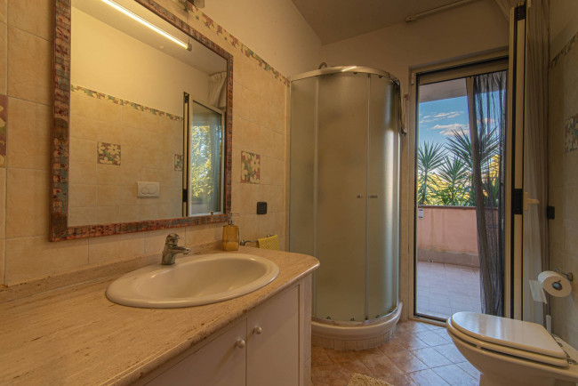 semi-detached villa for sale in Latina