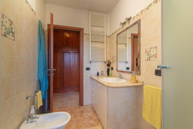 semi-detached villa for sale in Latina