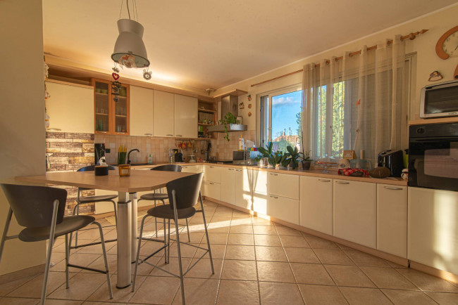 semi-detached villa for sale in Latina