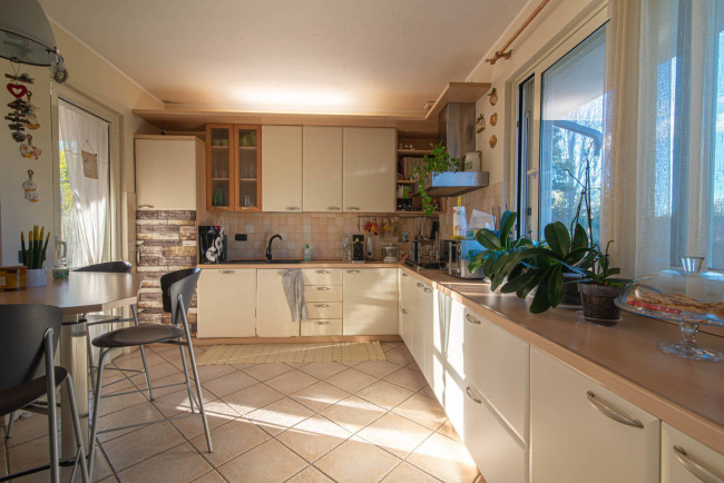 semi-detached villa for sale in Latina