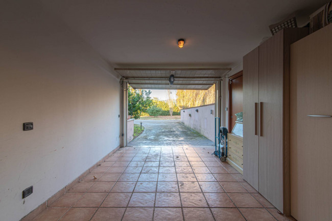 semi-detached villa for sale in Latina
