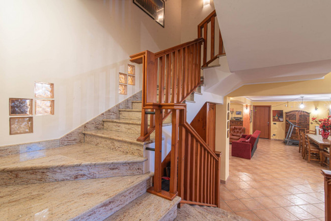 semi-detached villa for sale in Latina
