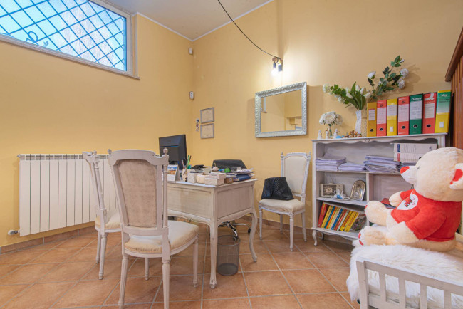 semi-detached villa for sale in Latina