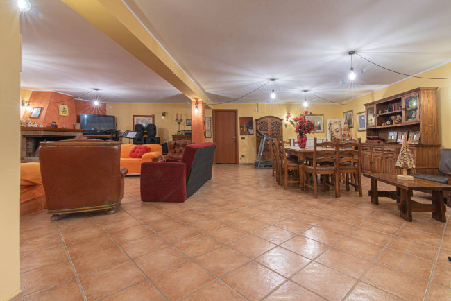semi-detached villa for sale in Latina