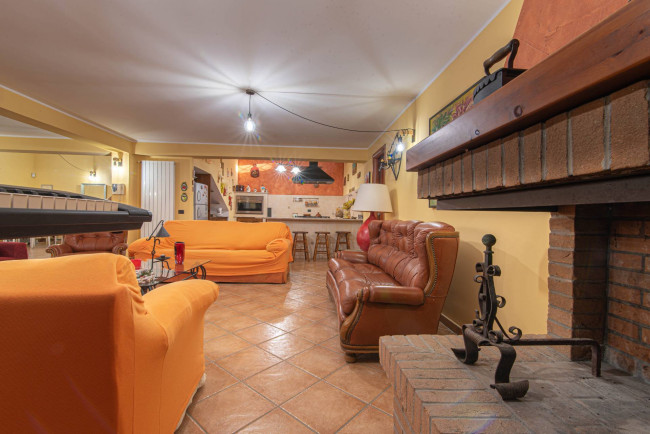 semi-detached villa for sale in Latina