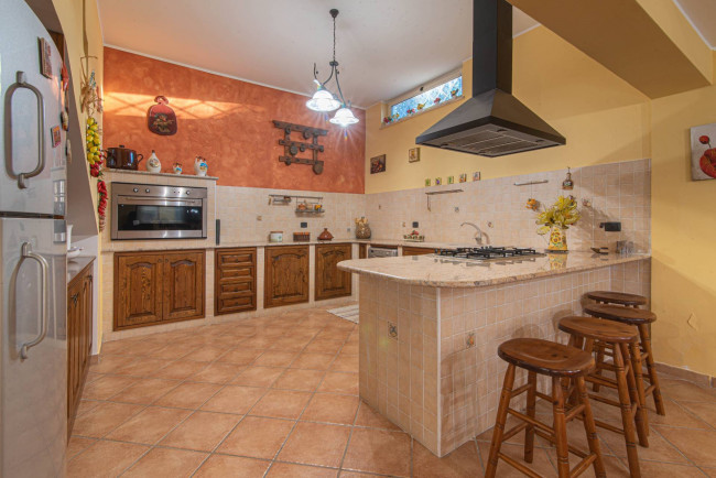 semi-detached villa for sale in Latina