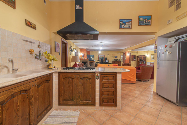 semi-detached villa for sale in Latina