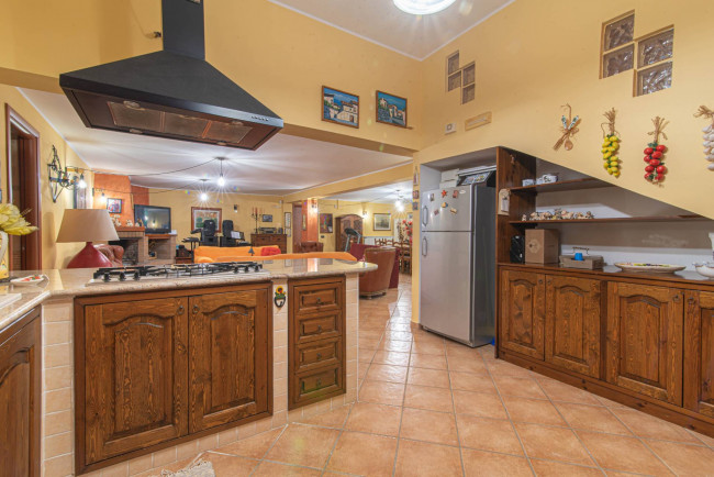semi-detached villa for sale in Latina