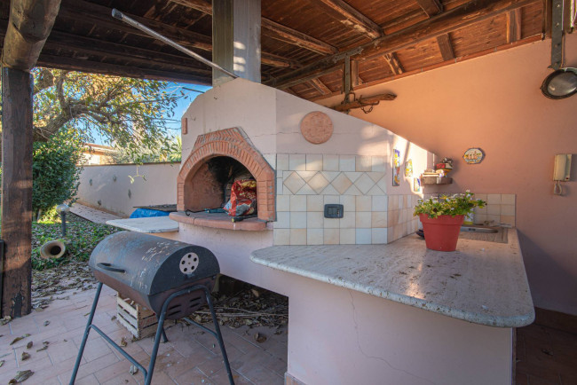 semi-detached villa for sale in Latina