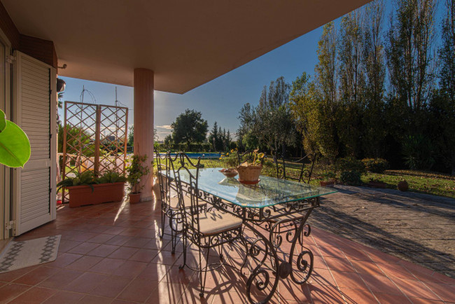semi-detached villa for sale in Latina