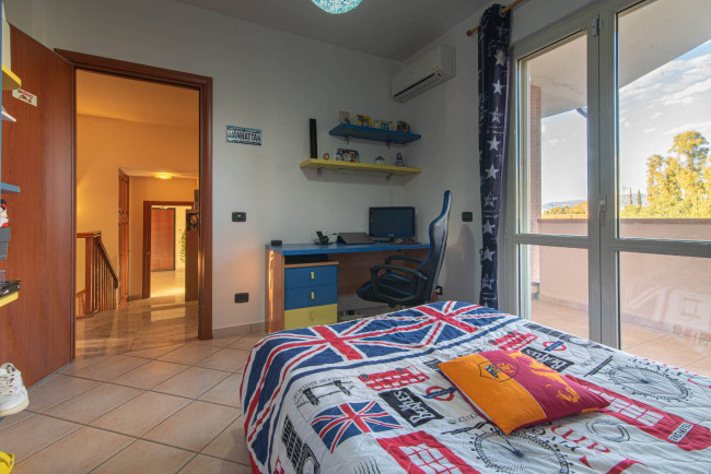 semi-detached villa for sale in Latina