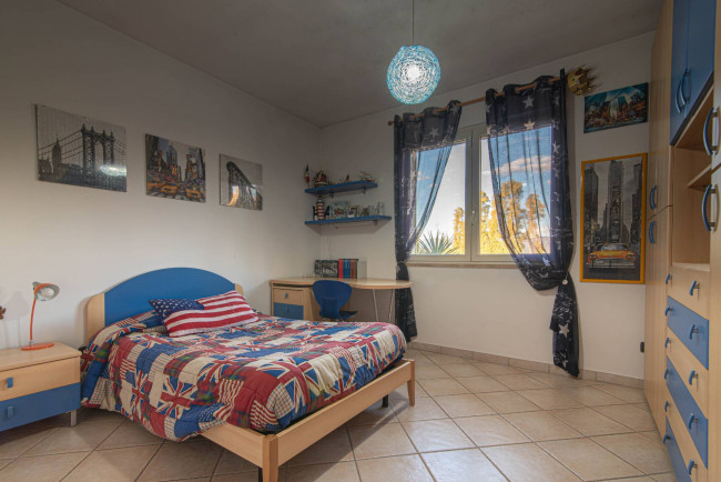semi-detached villa for sale in Latina