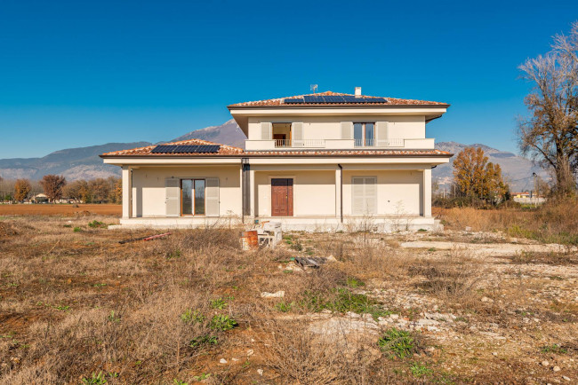 Villa in vendita a Aquino