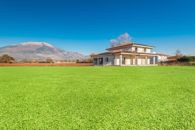 Villa in vendita a Aquino