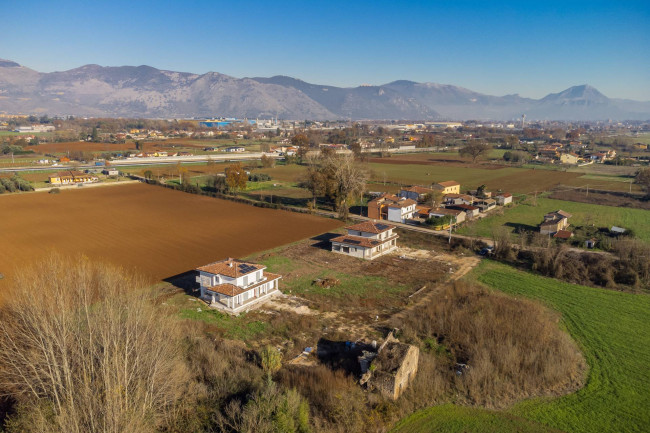 Villa in vendita a Aquino