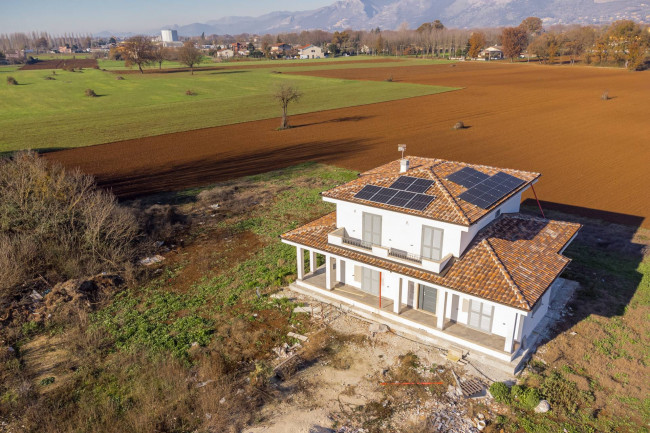 Villa in vendita a Aquino