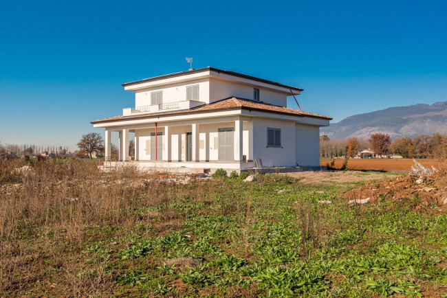 Villa in vendita a Aquino