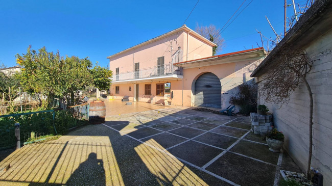 Casale di campagna in vendita a Cervaro