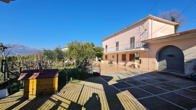 farmhouse for sale in Cervaro
