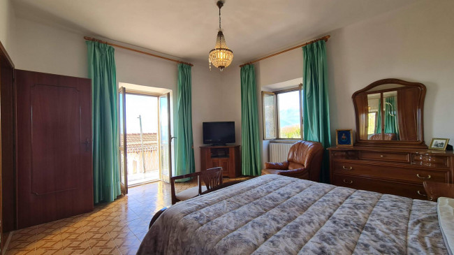 farmhouse for sale in Cervaro