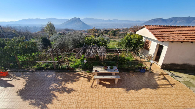 farmhouse for sale in Cervaro