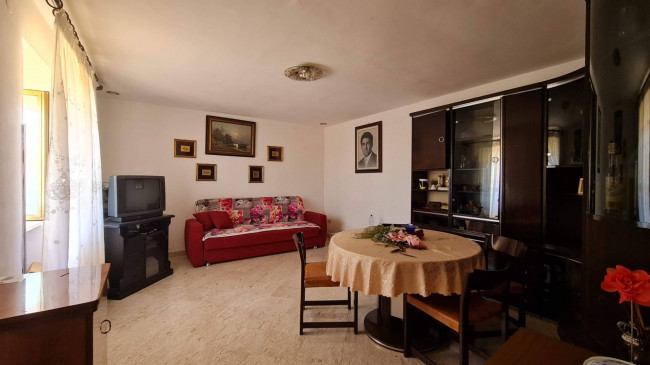 farmhouse for sale in Cervaro