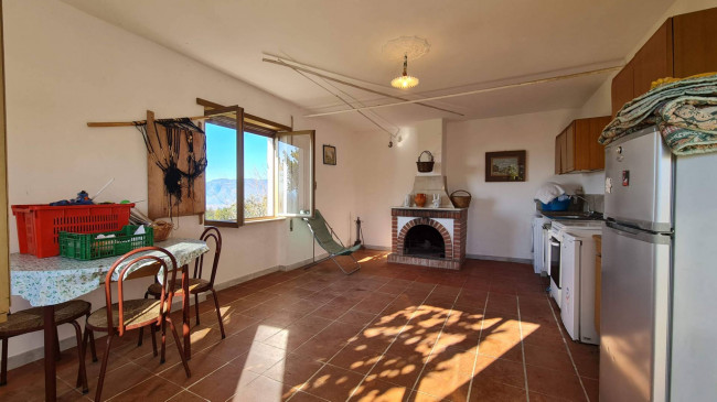 farmhouse for sale in Cervaro