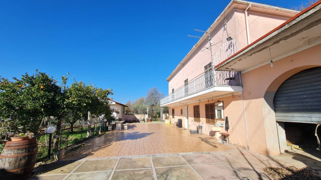 farmhouse for sale in Cervaro