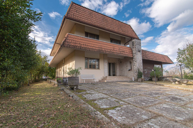 Villa for sale in Sora