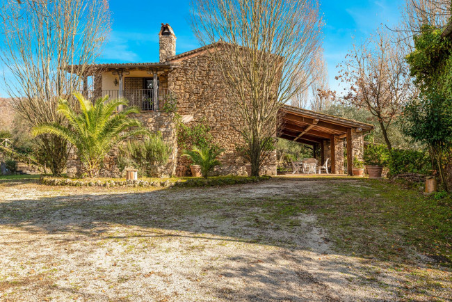 farmhouse for sale in Ferentino